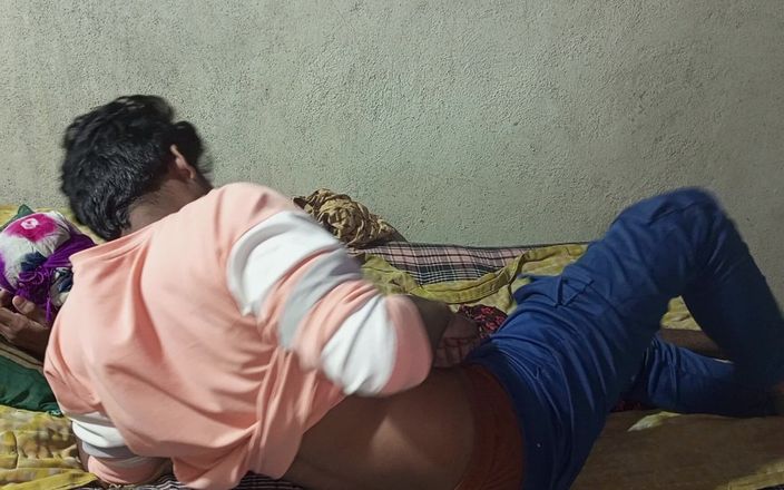 Indian Hijraji: Hermosa travesti y gay universitario follando duro en la antigua...