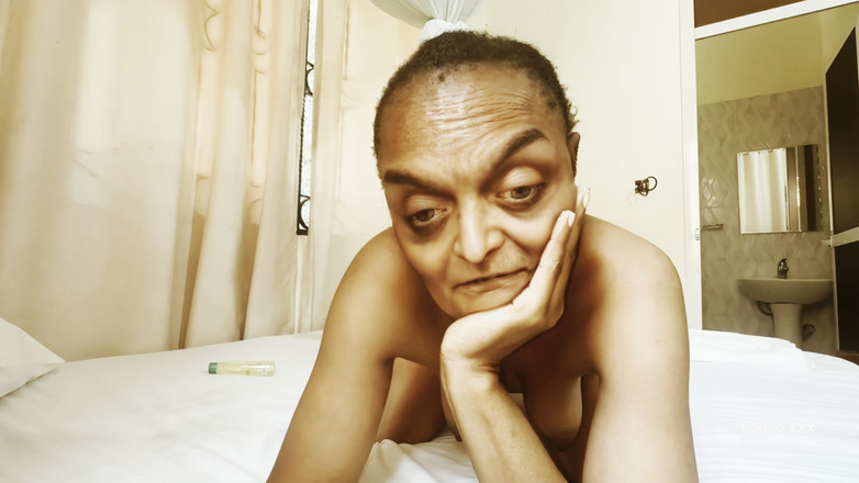 BongoXXX: Kerel, ik heb je stiefmoeder in haar kont geneukt