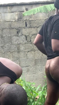Menggali gaya doggy sibuknya dengan zakar hitam besar saya