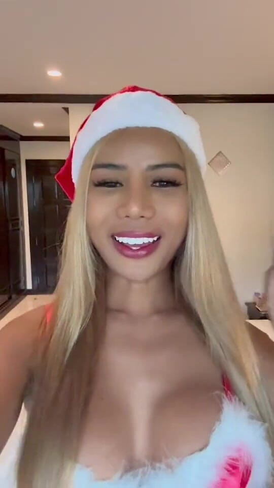 Ladyboy Maria: Merry Christmas 