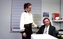 MMV German Amateur: Bruneta excitată este futută anal în birou