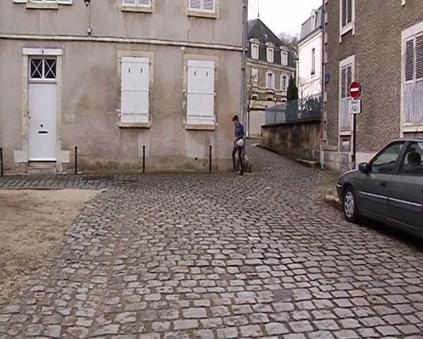 Filles Francaises: Gebonden Franse slet hard geneukt door een geile domina en...