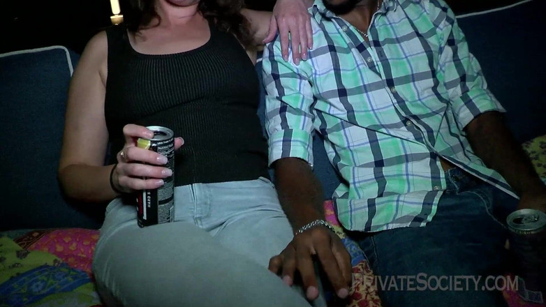 Private Society: Tiada lubang dikongkek