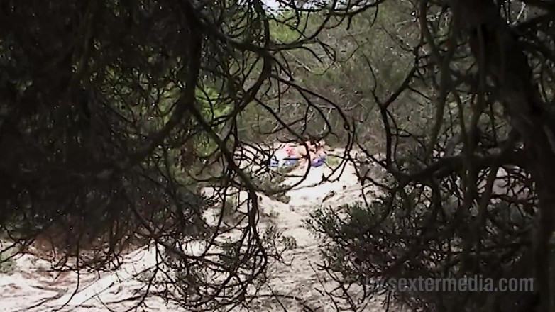 Sextermedia by Pete: Couple Spied on While Fucking on the Beach