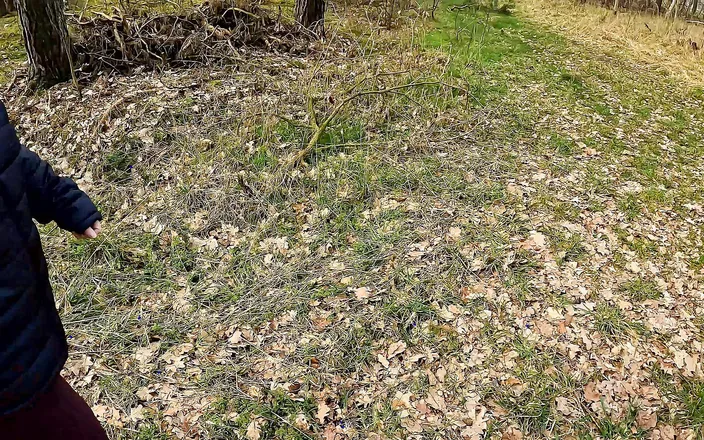 Bouncy Tits Action: Slapping Her Naked Vagina on Table in the Woods