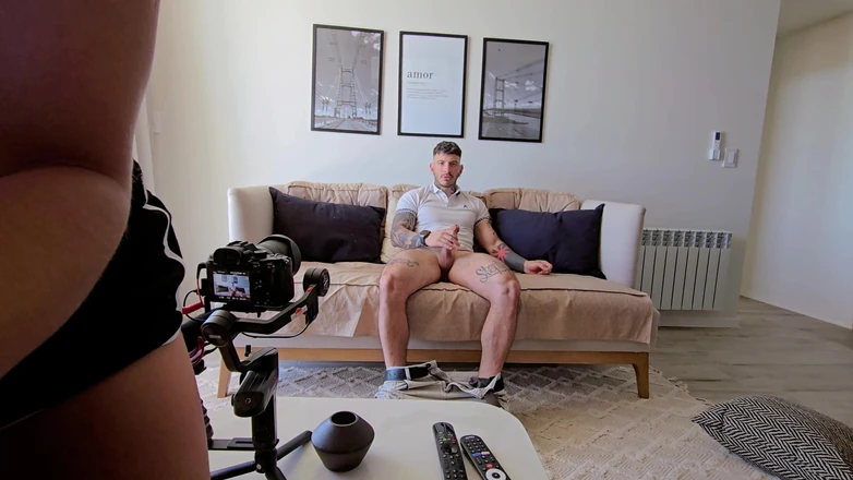 Young big apple: Kocamla Harika Bir Sahne! Kanepede Sevişiyoruz.