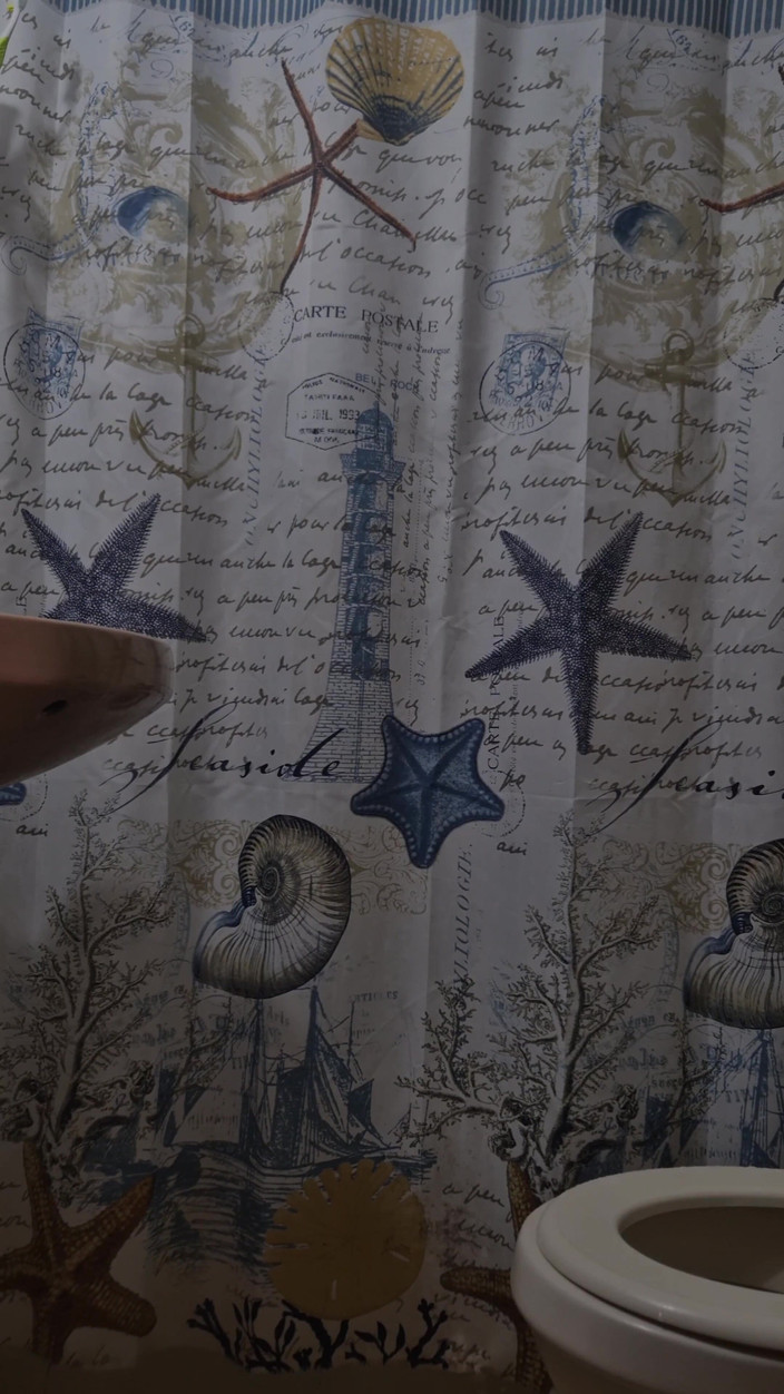 oficialkairadenaly: La mia figliastra Daliatalebofici si doccia con me fino a...