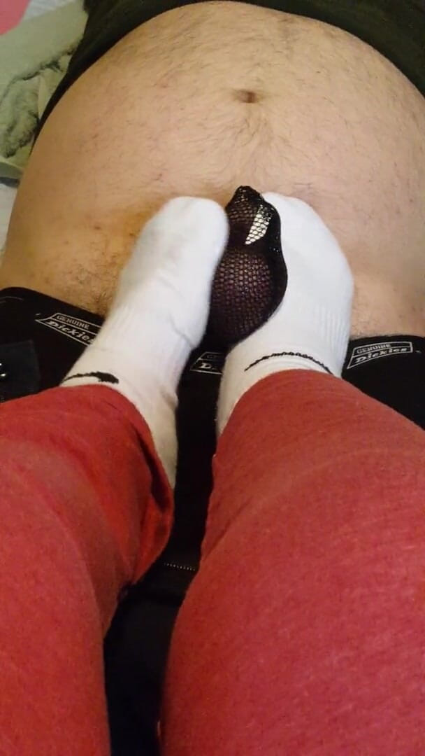 Miss Sock trampler: Trampar sin kuk med mina vita strumpor