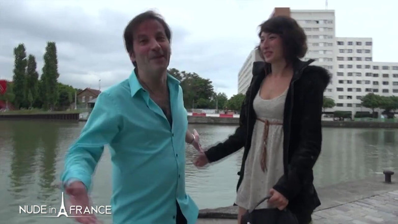 Nude in France: Casting in strada di una bella mora che viene sodomizzata
