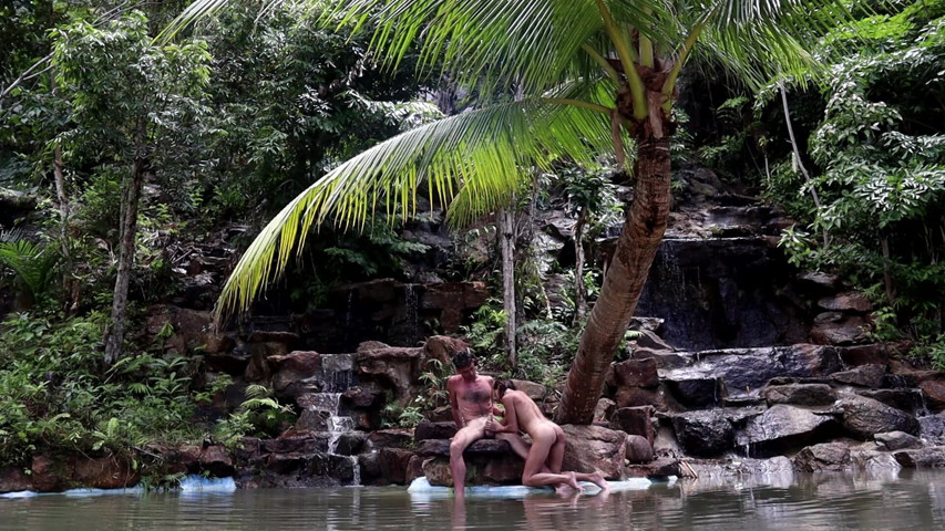 Alone in a Waterfall (Magia Rosa) Alone in a Waterfall (Magia Rosa)