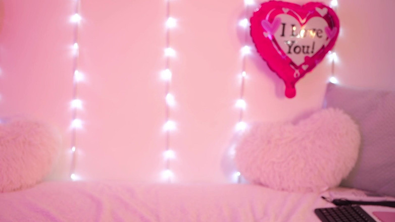 Stella Cardo: Stella Cardo Fingers Her Ass