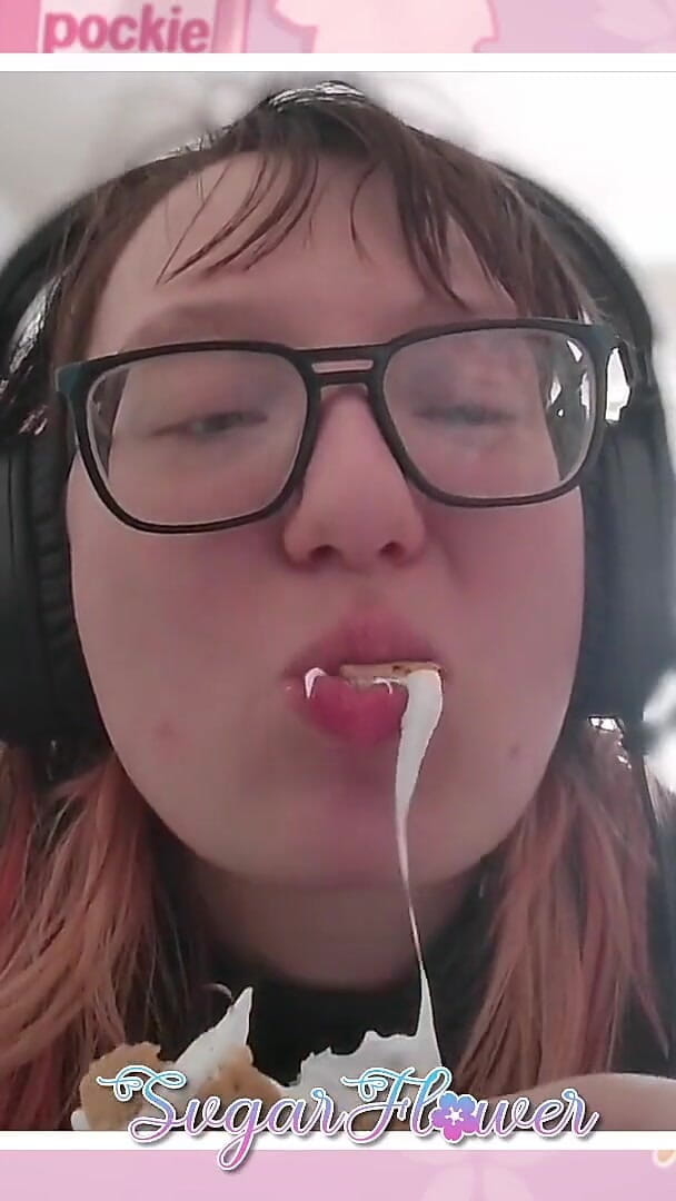 Eating Some Gooey Smores! Asmr Chewing (Sugar flower)