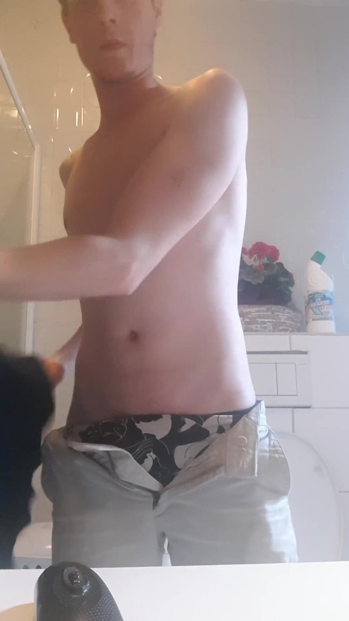 Newboy Straight: Hétéro de 20 ans montre corps et fesses pour la première...