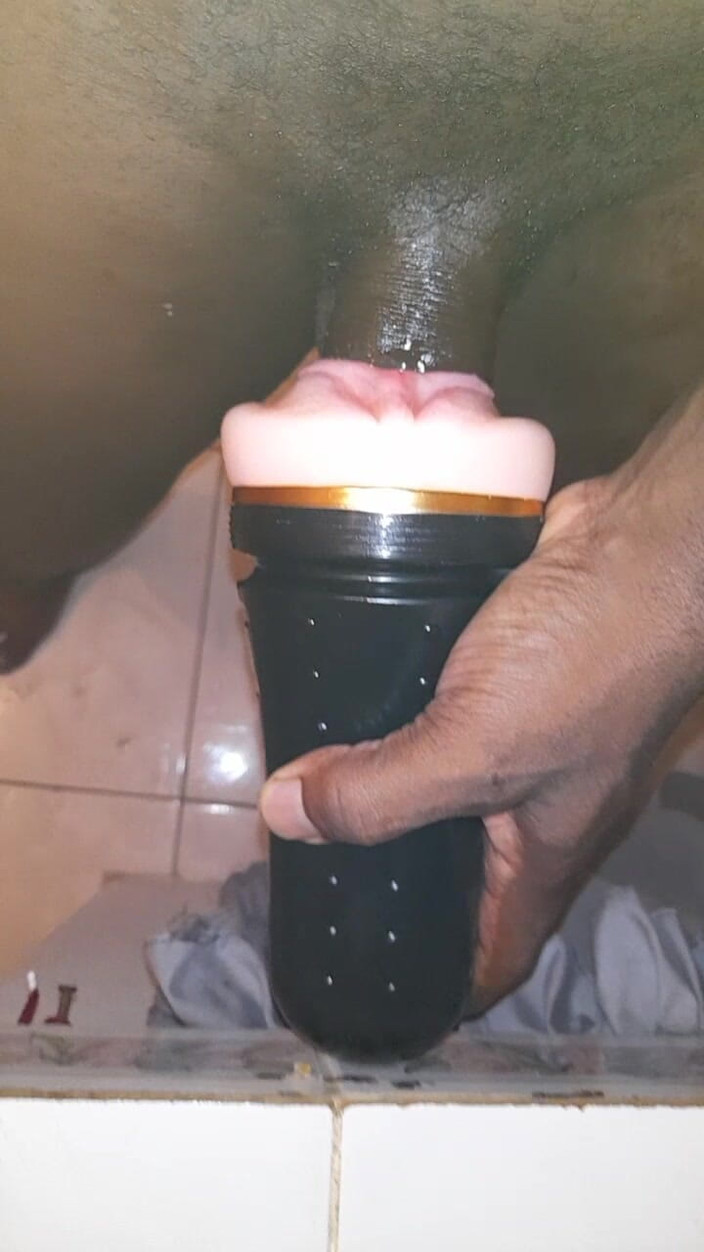 Black guy: 撸管 S9 E8