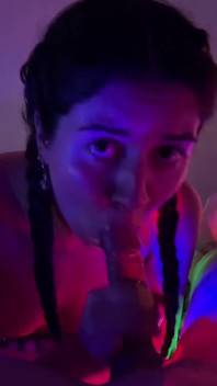 Flickan älskar dubbel penetration och naturligtvis anal, en bra hård röv jävla och sperma i munnen