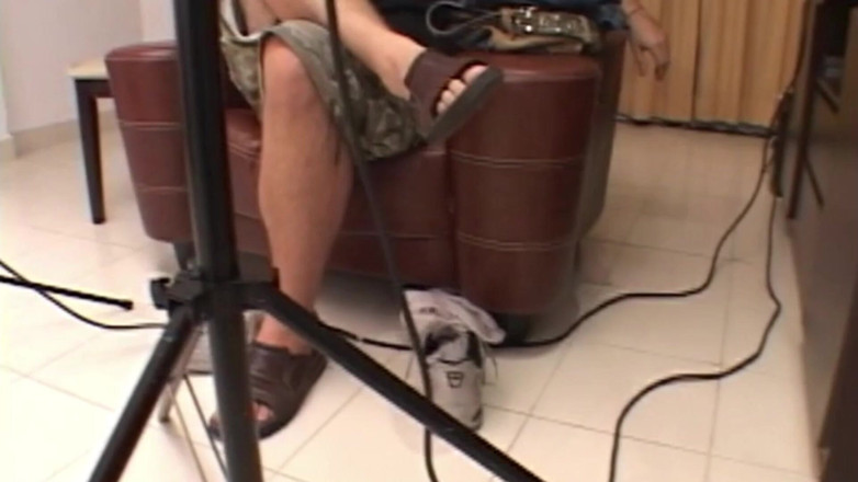 TGIRL ROOM: Genç shemale öğrenci komşu tarafından sevişiyor