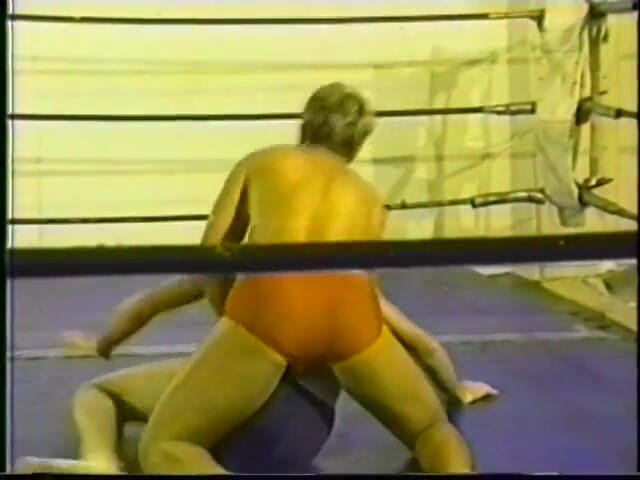 Gays Case: Fit studs wrestle naked at the gym