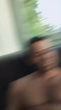 Seks bertiga dengan dua pelacur si rambut coklat sensual dengan payudara kecil memakai mainan seks