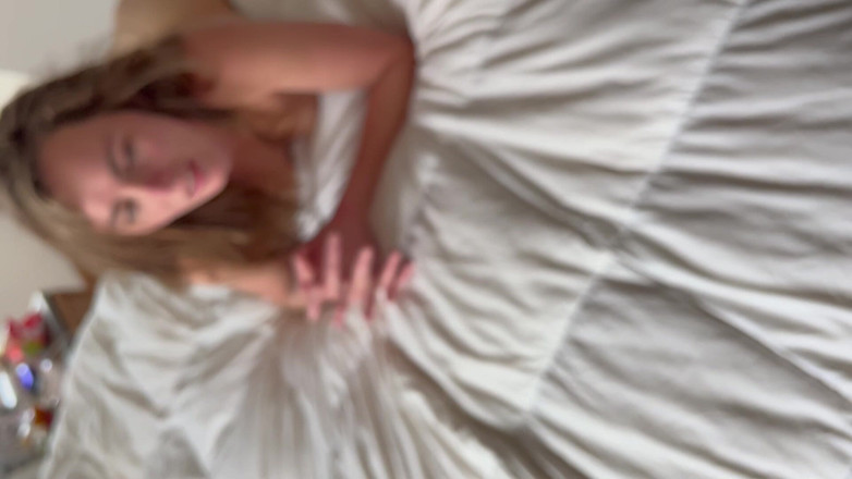 Zman: Cô ấy bị buộc tội lấy đồ trang sức, thoát y bởi...