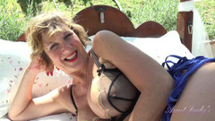 Aunt Judy's: Auntjudys - Mme M’s Gardener, femme mature à forte poitrine, a des...