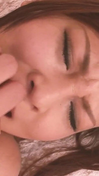 Oriental peitos cena 1 mulher japonesa peituda e peituda gosta de seu coelho peludo