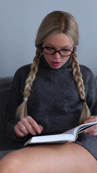Der ausgezeichnete Schüler wurde hart gefickt und mit einer Brille fertig