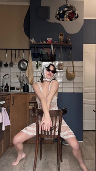 Striptease, tanz und peitsche meine muschi bis zur sahne mit einer gurke