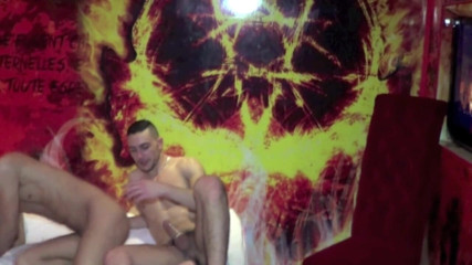 Raw French Bad boys: Philip la salope Français se fait baiser par l'incroyable Seyx,...