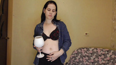 Anna Sky: Анна наслаждается Колой и отрыгает