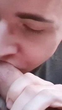 Kouření chlapa v autě, dokud se nevystříká - Prettyboi2000x