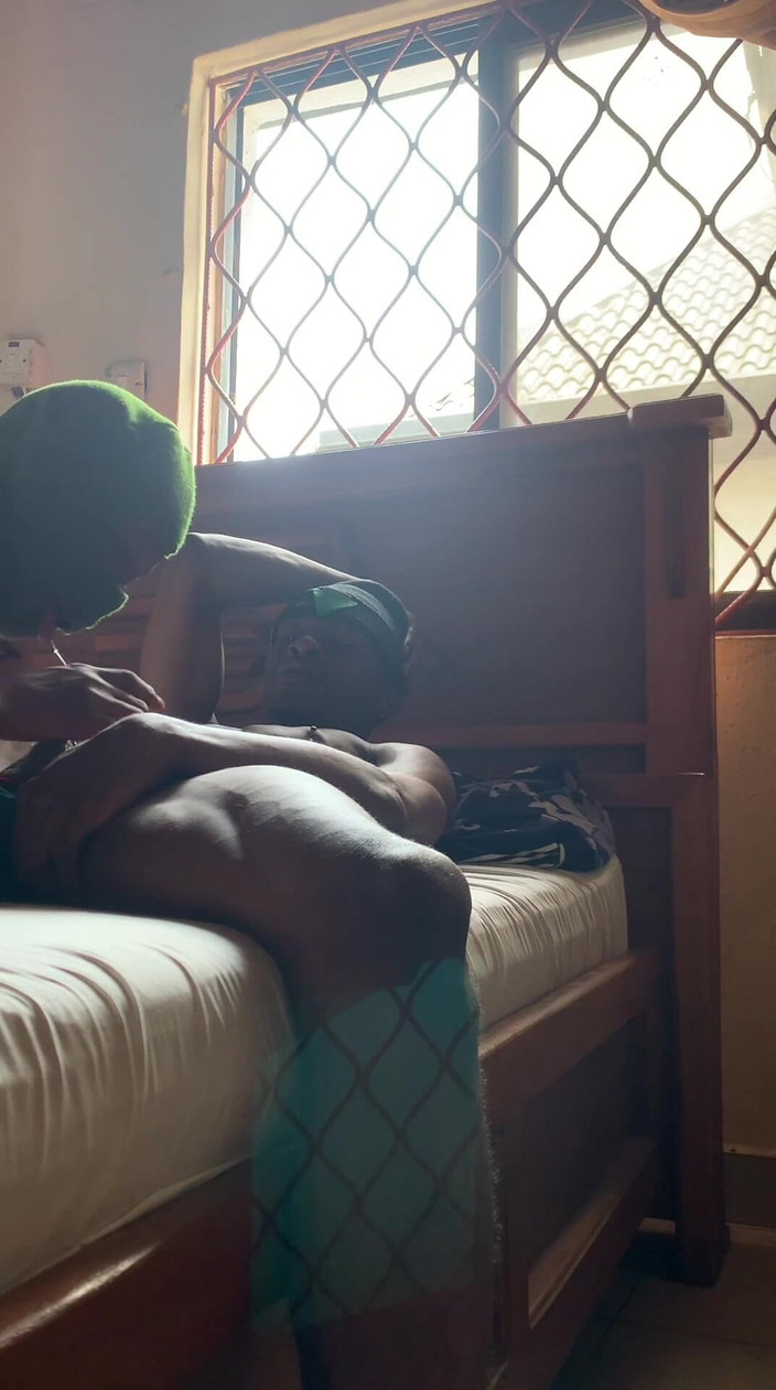 Mr. Noisy Hole: Deliğimi kremsi bir dağınıklık olarak bırakıyorum