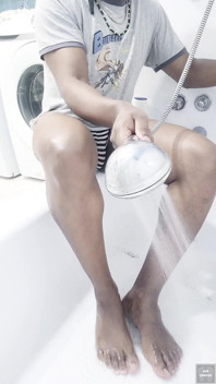 Saya Membersihkan Kaki Saya Secara Sensual (2025)