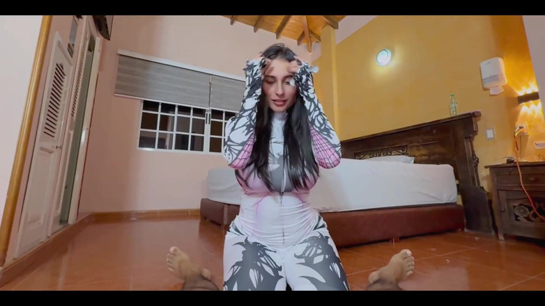 Jenifer Play: Tutkulu örümcek kadın anal sekse karşı