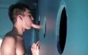 MEN BIG COCKS FUCKERS: Assan lutscht großen schwanz in gloryhole und fickt in toiletten