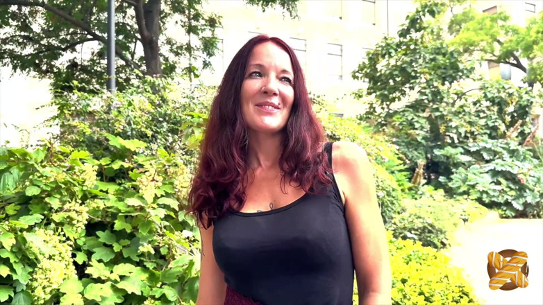 Porno Baguette: Luciolle, linda milf, é fodida por um pau enorme