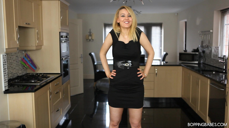 Bopping babes: Katie K - I Can't Control Myself