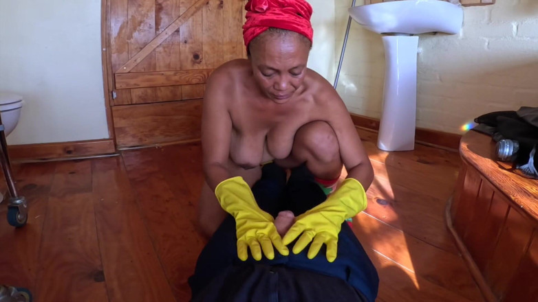 Twisted Nymphs: Twisted Nimphs - Cock Cleaner - Część 1