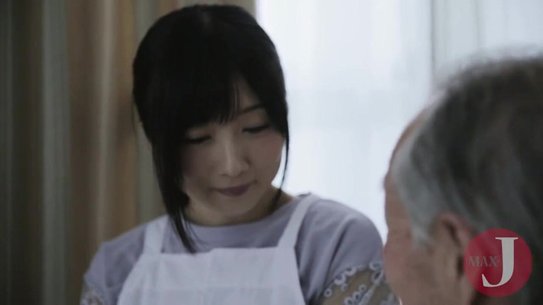 Asian happy ending: Sweet japanese house maid sucking old man's dick