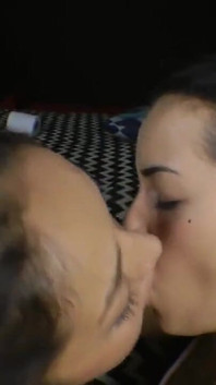 ホットキスがペニスに触れる