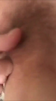 Mujer joven seduce a un hombre maduro y filma la follada