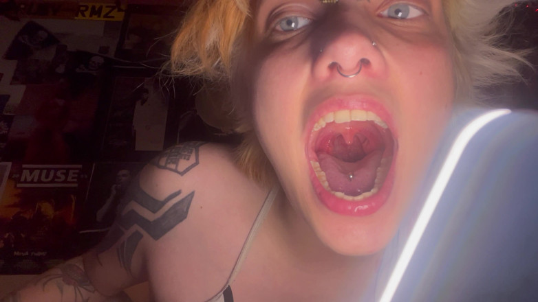 Glitterqueen1999: Goth Girl Tanpa Tour Mulut Solek! Tongue Teeth 