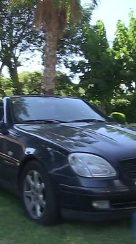 Fuckndrive - cọ xát âm hộ trong một clk benz