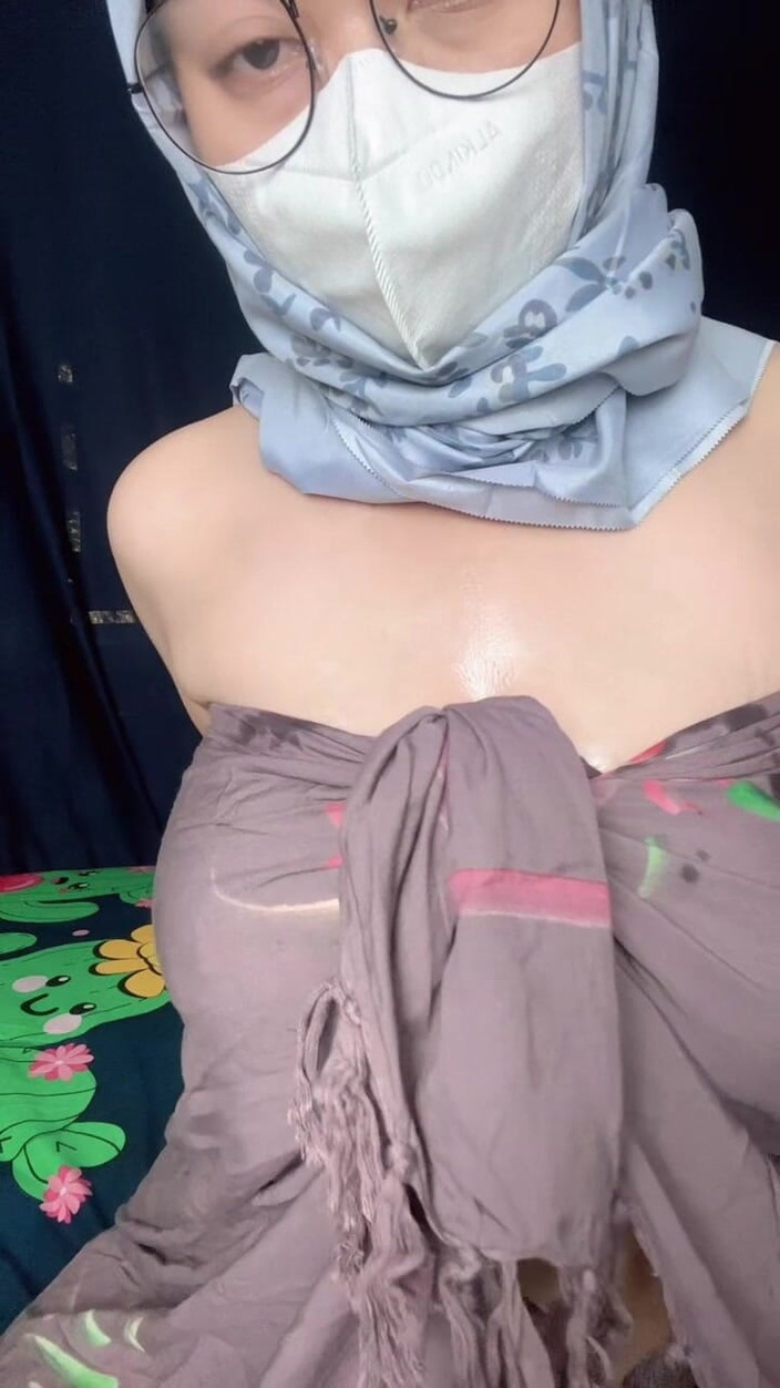 Biancaid: 戴头巾的女人 Kemben Wobble 布料前戏