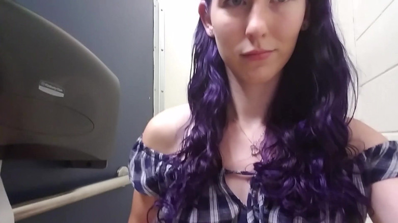 Brooke Dillinger: V350 публічний засвіт і трахання з ділдо