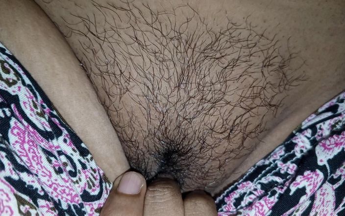 Dhaka studio: 我用油操了我的大屁股