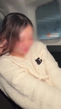 Olağanüstü hassasiyete sahip geri dönen bir bakıcı sonsuz yoğunlukla sahneleri eziyor 1.