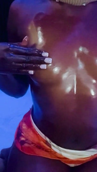 hot dubli moti aphriki saanvli svamini dekhne ka bindu tel se sane chhote stanon ki maalish dhimi gati
