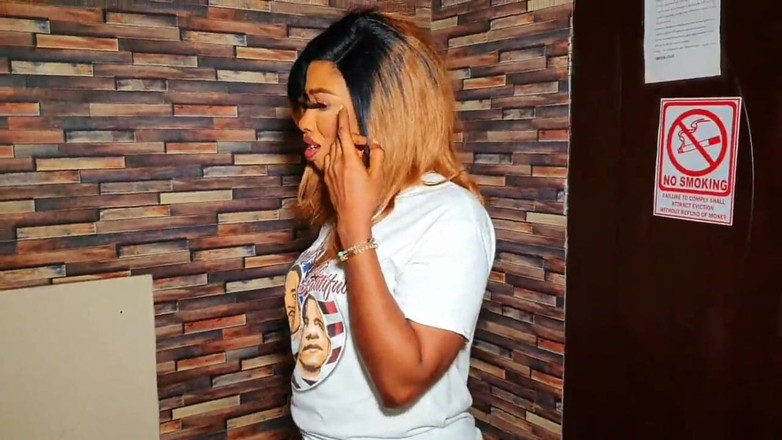 Ebony Legeng: Mary Jane vstoupí do špatné místnosti a dostane tvrdou trojku