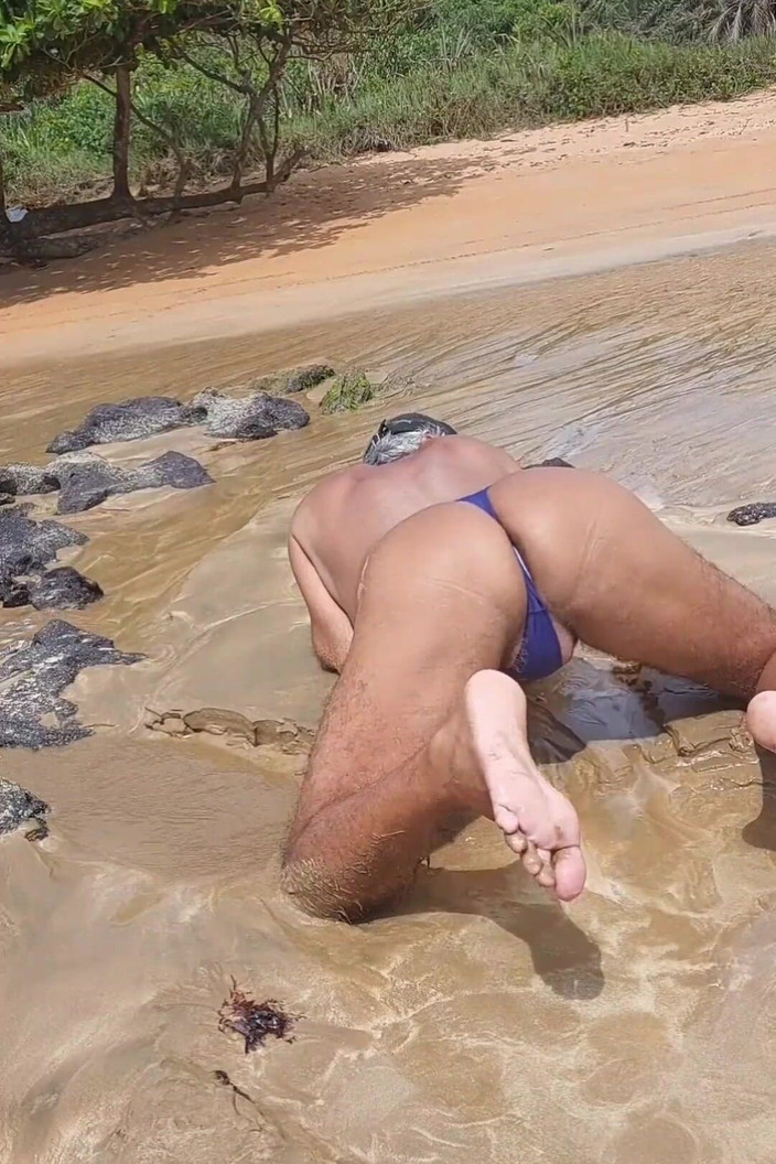 Ladysilvas: Ladysilva travestiet bikini op het strand dat je een bunda 05...