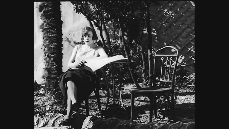 Vintage Erotic Archive: Giờ uống trà